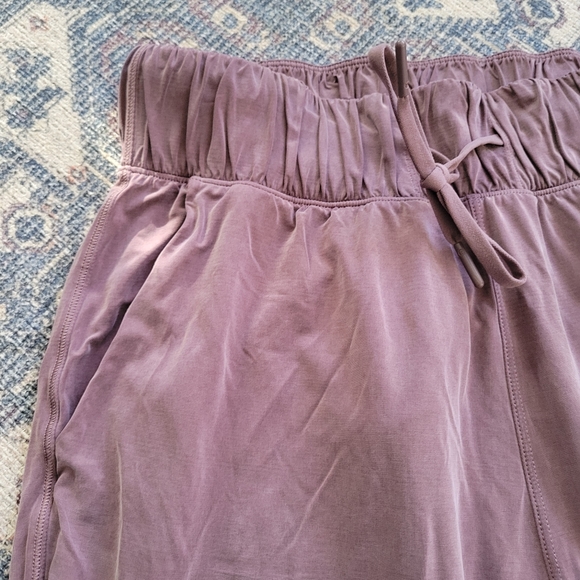 Lululemon Lost in Leisure Crop Jogger Antique Bark Plum Purple Mauve Pink Size 6 - Picture 8 of 13
